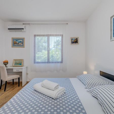 Beachfront Apartment Drazen, With Garden And Parking Split Exterior photo