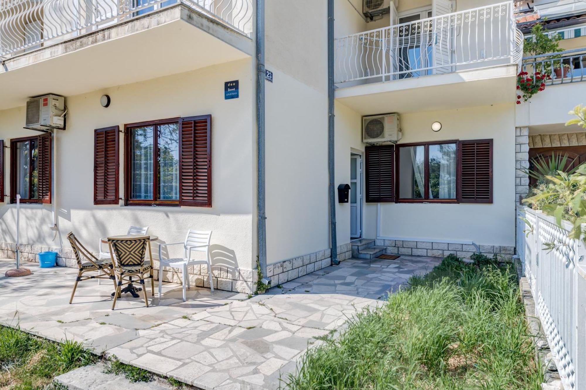 Beachfront Apartment Drazen, With Garden And Parking Split Exterior photo