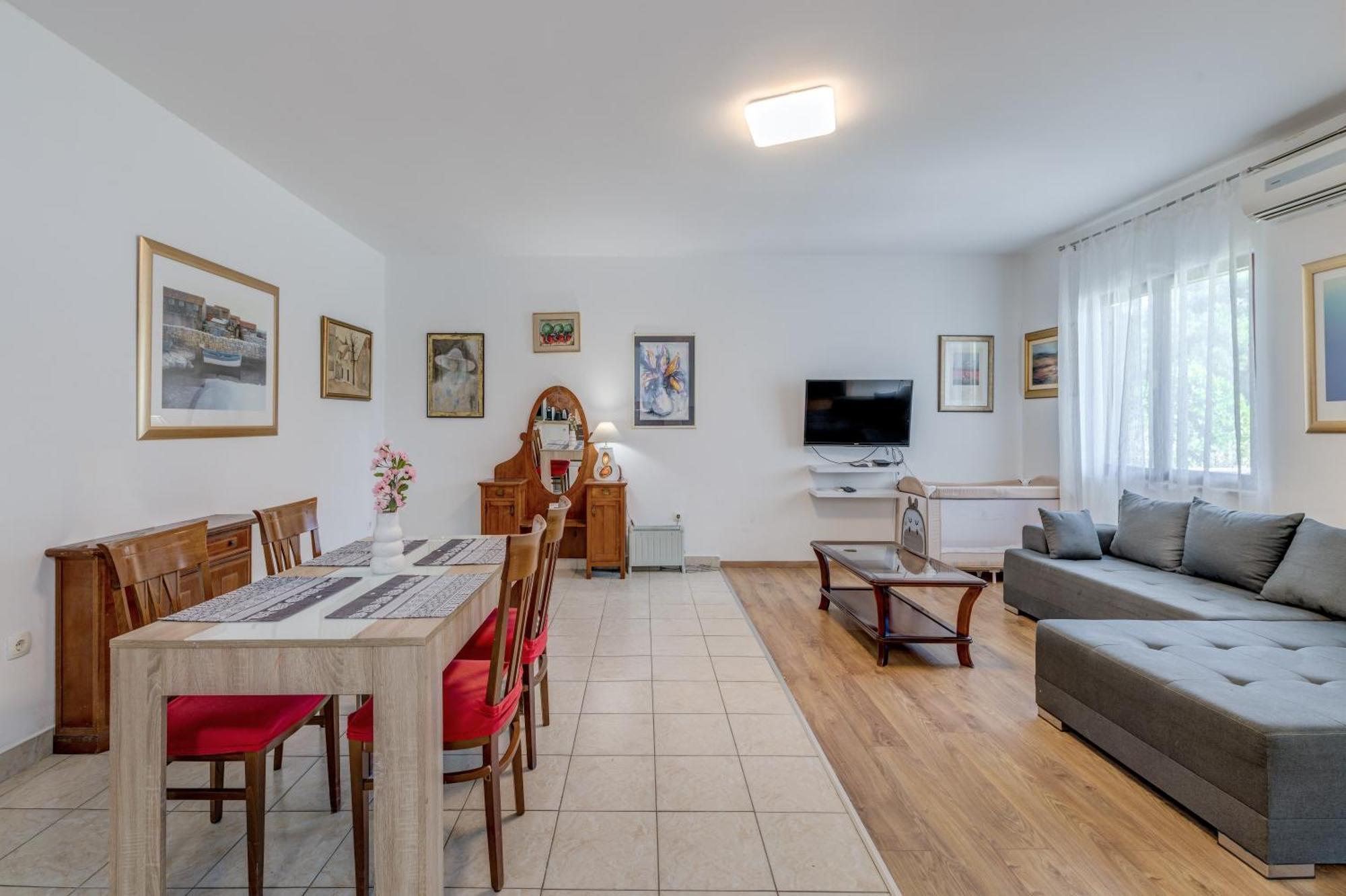 Beachfront Apartment Drazen, With Garden And Parking Split Exterior photo