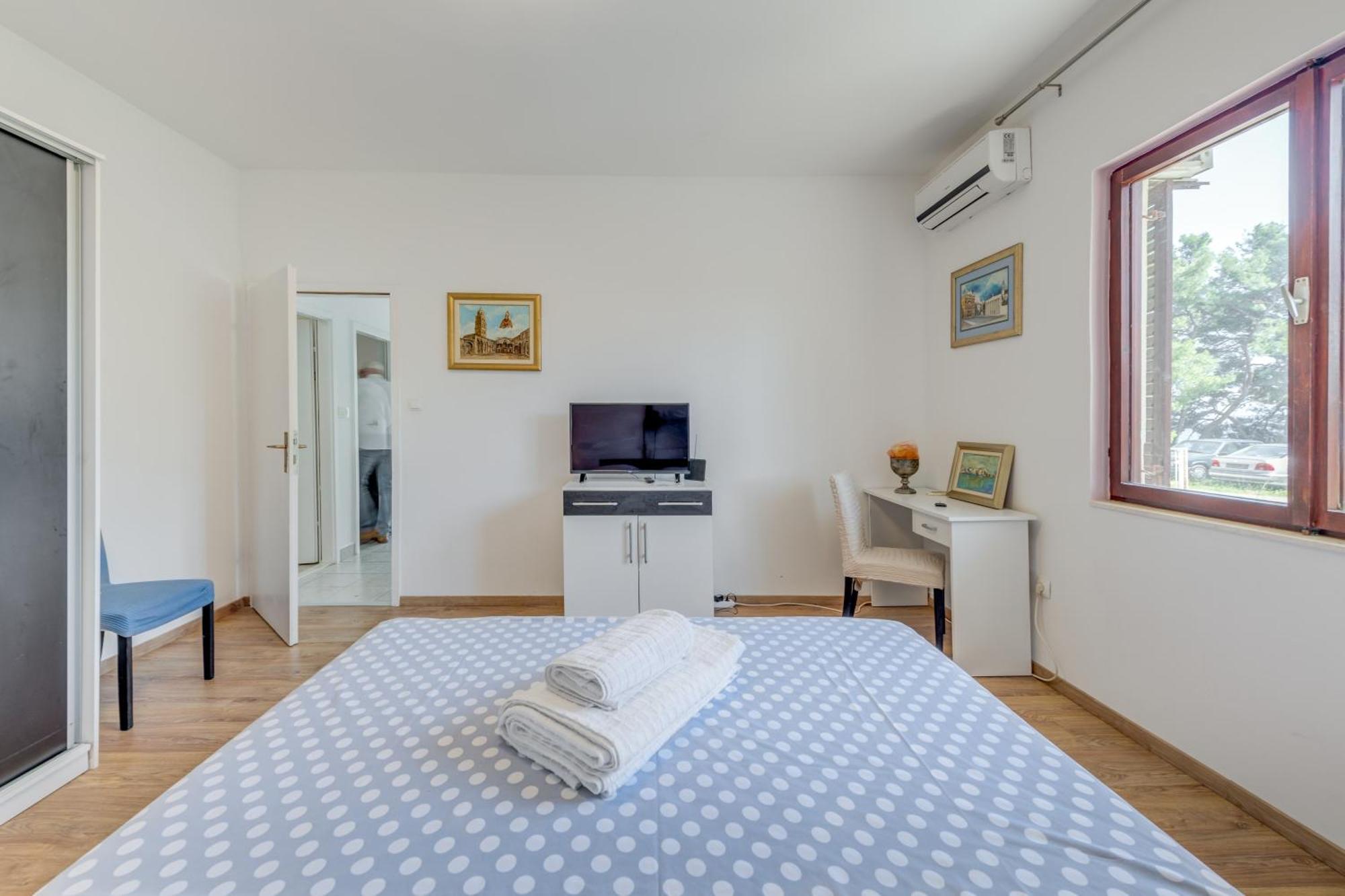 Beachfront Apartment Drazen, With Garden And Parking Split Exterior photo